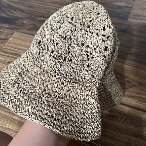 Neutral straw Bucket hat - Picture 2 of 4